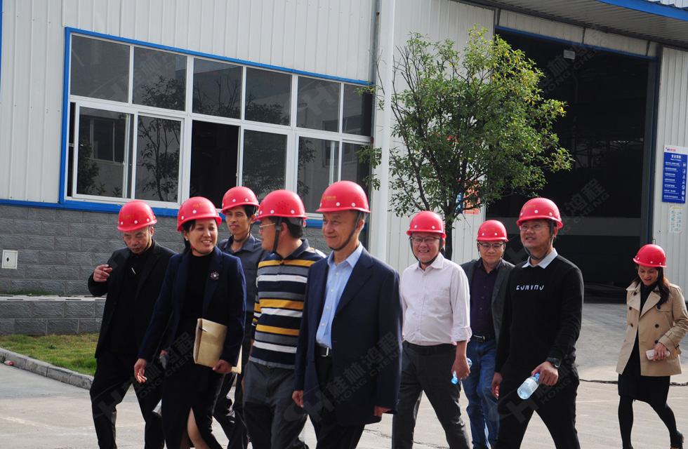 廣西塑料行業協會一行蒞臨桂林鴻程參觀指導！