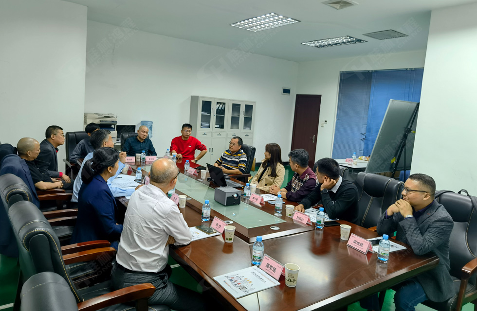 廣西塑料行業協會一行蒞臨桂林鴻程參觀指導！